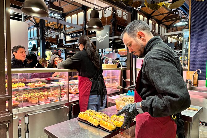 Bluefin Tuna Tasting in the Most Prestigious Market of Spain - Appreciating the Artistry of Presentation