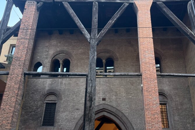 Bologna: a Self-Guided Audio Tour From Porta Galliera to Le Tre Frecce - Experiencing the Vibrant Local Atmosphere