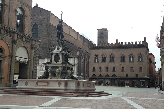 Bologna : a Walk Into History - Key Sites and Historical Insights