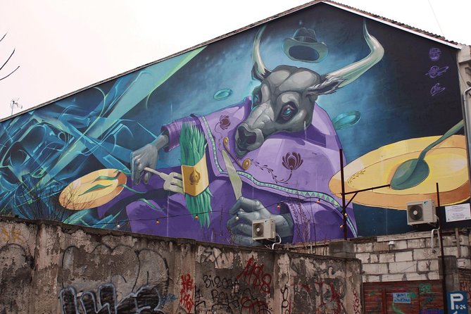 Budapest Urban Art - Private Street Art Tour With a Drink in a Ruin Bar - Explore Budapests Urban Art Scene