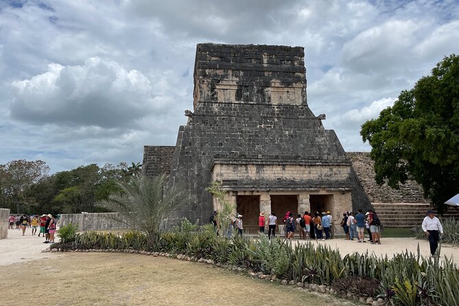 Chichen Itza Deluxe From Riviera Maya - Exploring Chichen Itza