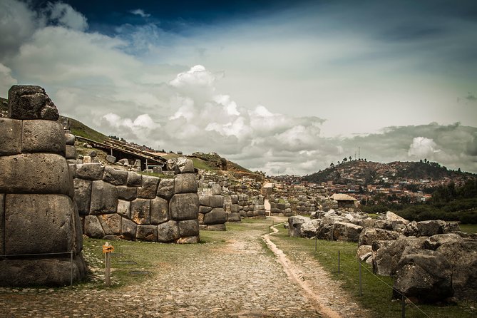 Cusco: Half Day City Tour & Nearby Inca Sites - Visiting Qoricancha Sun Temple