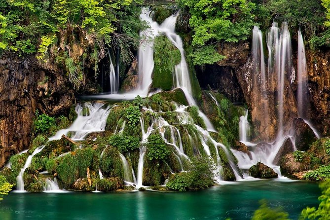 Day Trip From Dubrovnik to Plitvice Lakes - Admiring the Cascading Waterfalls