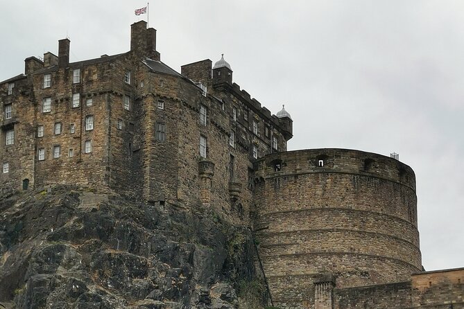 Edinburgh Old Town Private Self-Guided Tour - Exploring the Old Town
