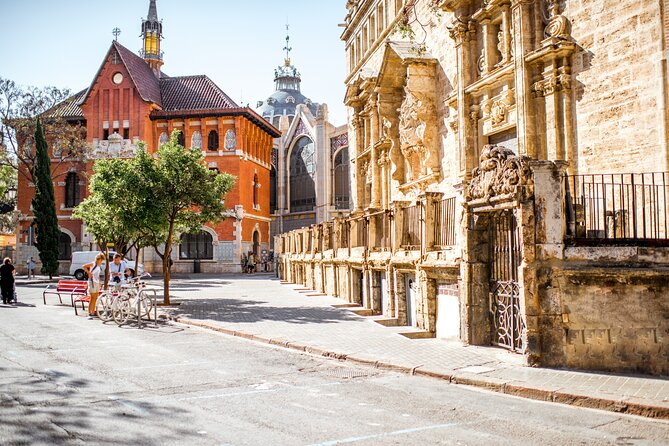 Explore Valencia in 60 Minutes With a Local - Accessibility and Participation