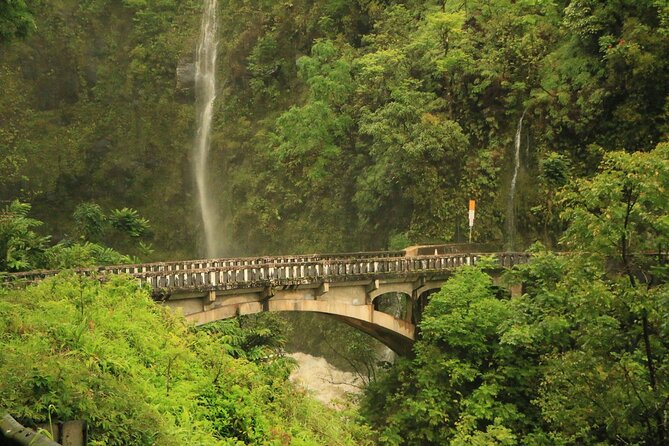 Famous Road to Hana Waterfalls, Black Sand Beach & Lunch - Scenic Landscapes and Waterfalls
