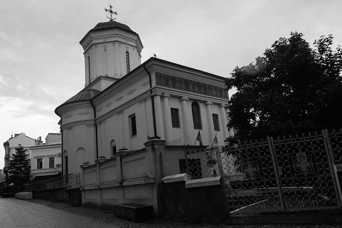 From Dracula to Ceaușescu - Romanian Terror Stories Tour With Dacia - Ceaușescus Totalitarian Rule