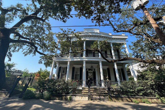 Garden District Architecture Walking Tour in New Orleans - Recommended Attire and Precautions