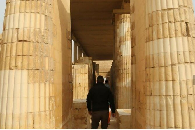 Giza Pyramids, Memphis and Sakkara Private Day Tour - Enjoying the Included Lunch