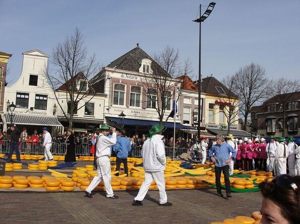 Half-Day Edam and Volendam Private Walking Tour From Amsterdam - Scenic Bus Ride