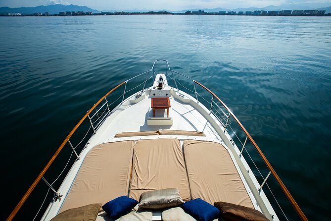 Hatteras 58-61 Luxury Yacht in Puerto Vallarta & Nuevo Nayarit - Pricing and Availability