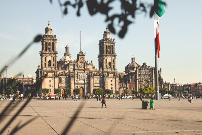 Historical Downtown Mexico City & Teotihuacan Pyramids Mezcal Tasting - Exploring Historic Mexico City