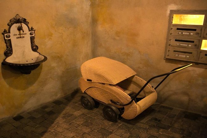 Krakow: Schindlers Factory & Jewish Ghetto Guided Tour - Jewish Ghetto Walking Tour