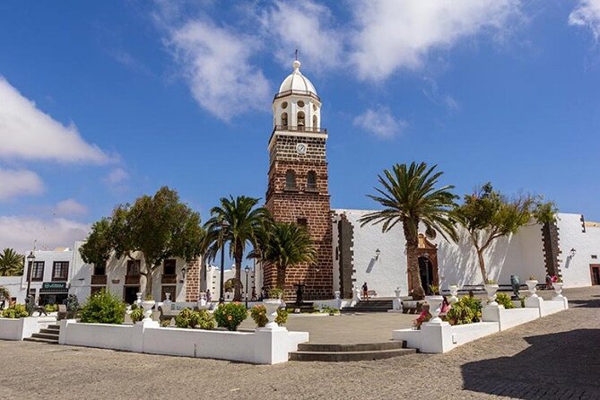 Lanzarote: Corona Volcano, Lava Caves, Cesar Manrique Bus Tour - Highlights of the Tour