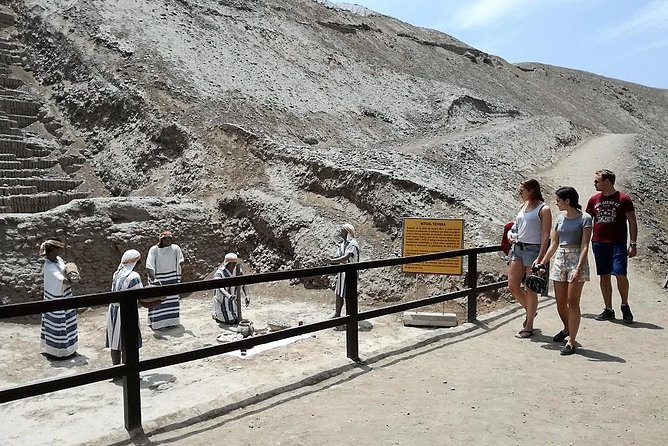 Lima Urban Bike Tour in Miraflores and San Isidro - Miraflores Boardwalk and Ocean Views