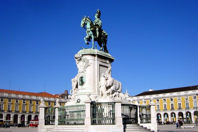 Lisbon to Porto With Stops Óbidos-Nazaré-Fátima-Coimbra-Aveiro - Pickup and Schedule