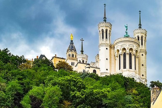 Lyon Through the Ages: History, Cinema, and Cafés - Navigating the Meeting and End Points