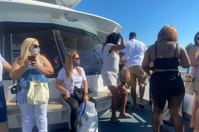 MIAMI: South Beach Cruise Millionaire Homes & Hard Rock Cafe Meal - Preparing for the Tour