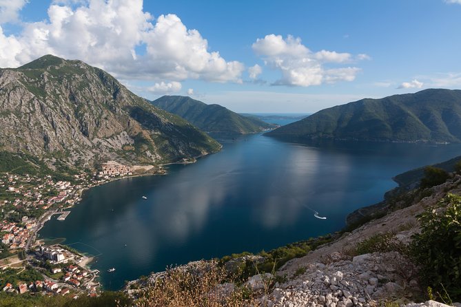 Montenegro Bay Cruise With Lunch on the Boat Day Trip - Dining and Refreshment Options
