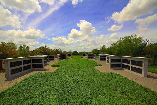 N'Awlins Luxury: Double Plantation Whitney & Oak Alley With Transportation - Dining Experience