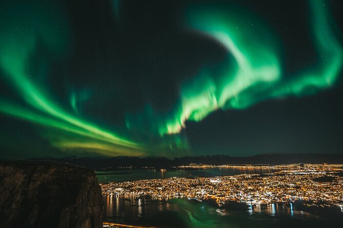 Northern Lights Chase With Free Photos - Dress for the Weather