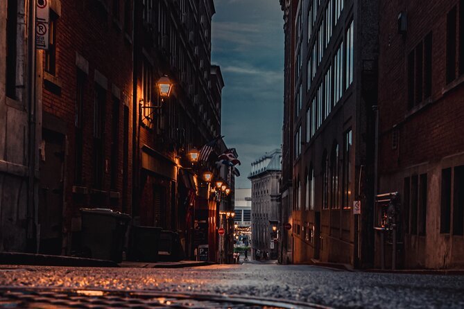 Old Montreal at Twilight Walking Tour Semi-Private - Group Size and Accessibility