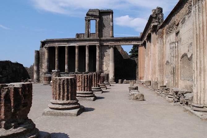 Pompeii Tour With Lunch and Wine Tasting From Positano - Sights and Activities