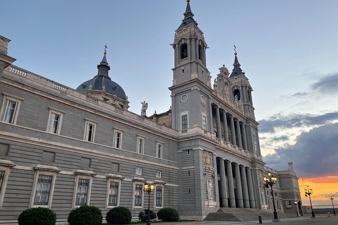 Prado Museum and Madrid Royal Palace Morning Guided Tour - Traveler Participation