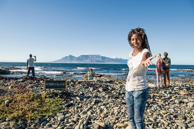Private 2-Day Cape Town Highlights: Robben Island,Table Mountain Tickets & Wine - Indulging in Wine Tasting