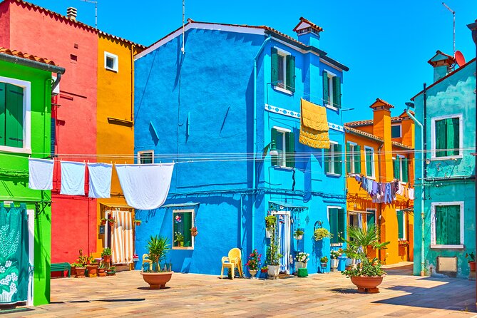 Private Day Trip to Murano, Burano & Torcello Islands From Venice With a Local - Discovering Burano Island