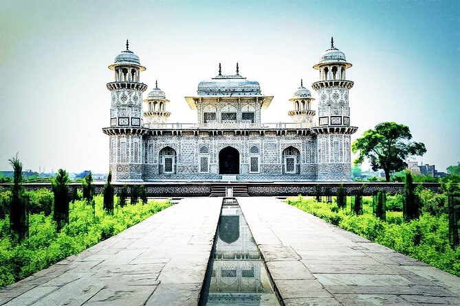 Private Day Trip to Taj Mahal & Fatehpur Sikri From Jaipur by Car - Visitor Experience