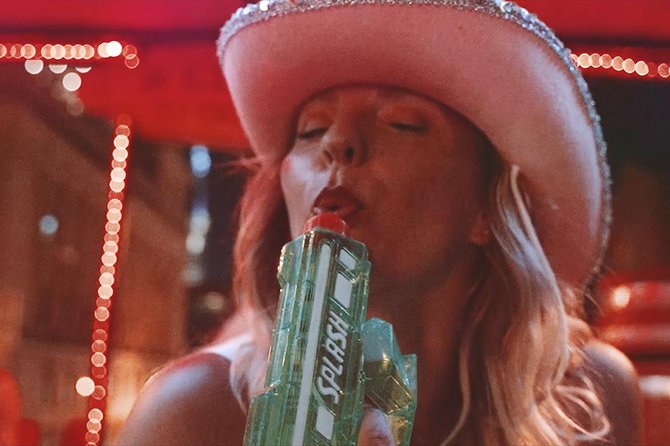 Private Downtown Nashville Party Tractor Tour 21+ Only! - Celebration Opportunities