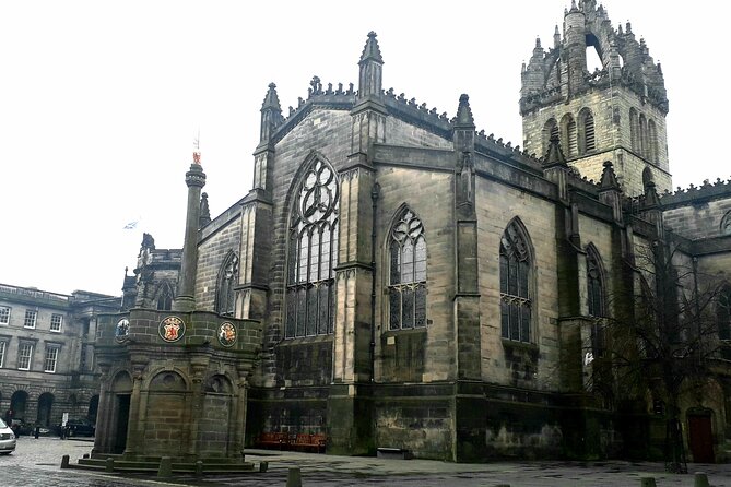 Private Edinburgh Old Town History Tour - Close Encounters - Intimate Exploration With a Guide