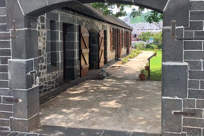 Private Guided Tour of Northern Mauritius With Shopping in Port Louis - Exploring the Botanical Garden