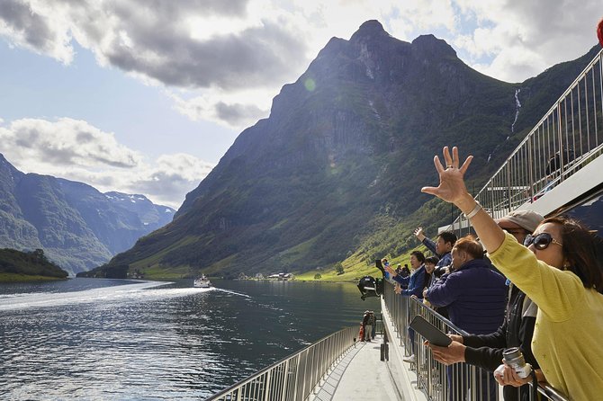 Private Guided Tour to Oslo - Nærøyfjord Cruise & Flåm Railway - Savoring Local Lunch Options