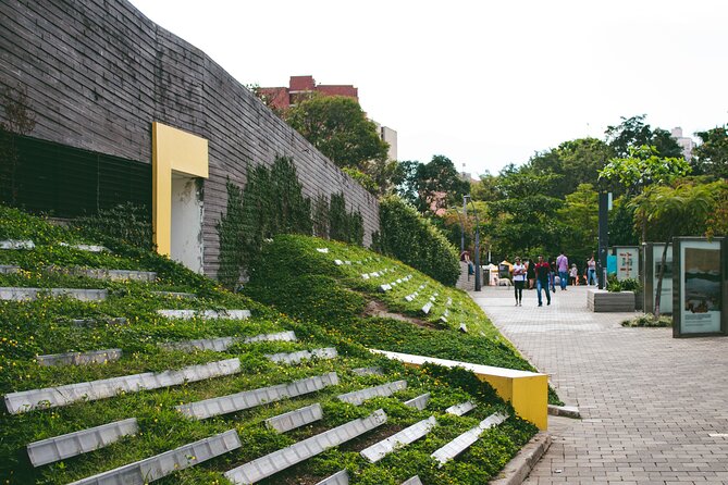 Private Tour: the Escobar Years and Medellins Social Transformation - Duration and Rating