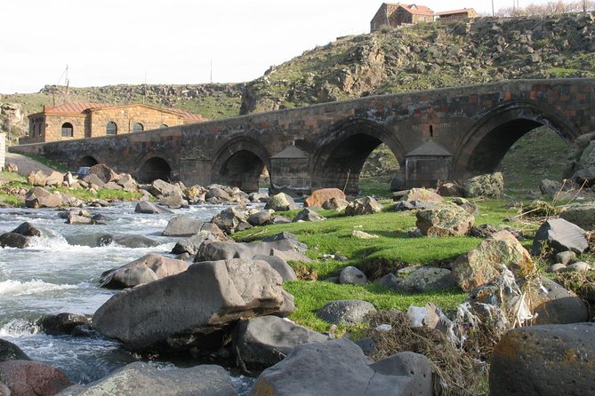 Private Tour to Oshakan, Karmravor, Hovhanavank, Saghmosavank Monasteries - Pickup Service