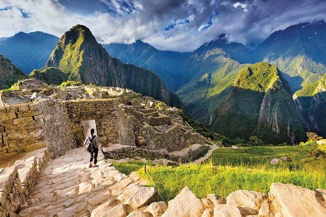 Sacred Valley Connection to Machu Picchu (2 Days) - Exploring the Sacred Valley