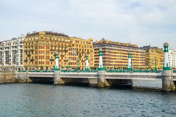 San Sebastian: Old Town Exploration Game and Tour - Booking Your Adventure