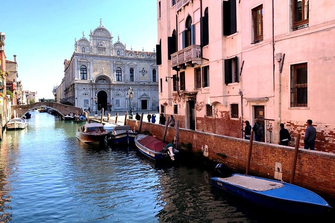 Skip the Line: Morning Venice Gondola Ride, Walking Tour & St Marks Basilica - Accessibility and Dress Code