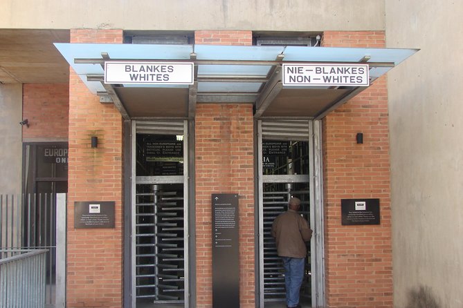 Soweto and Johannesburg & Apartheid Museum - The Homes of Iconic Leaders