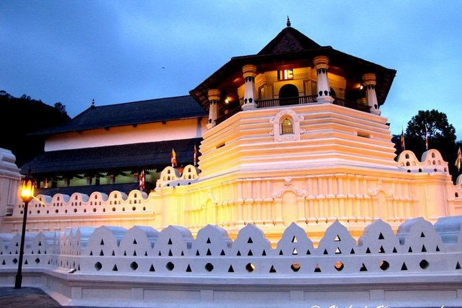 Sri Lanka Tour/6 Days+Friendly Chauffeur +Vehicle+Accommodation H/B Basis - Booking Information