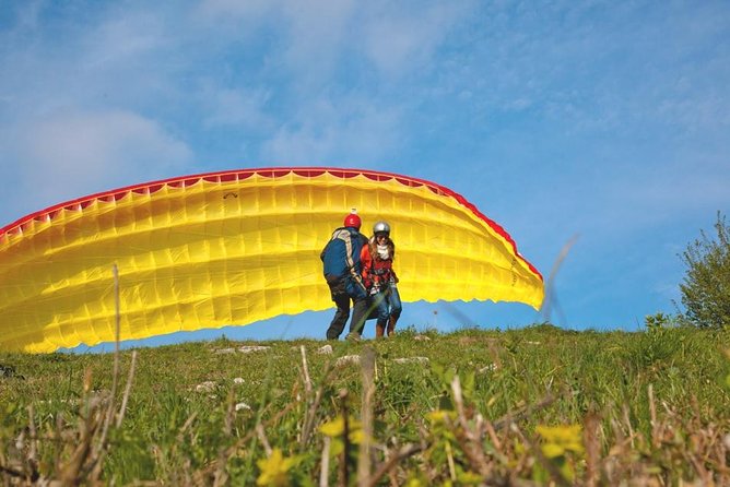 Tandem Paragliding Flight in Lombardy - The Exhilarating Paragliding Flight