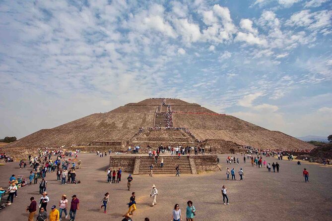 Teotihuacan Pyramids & Basilica of Guadalupe - Highlights of the Tour