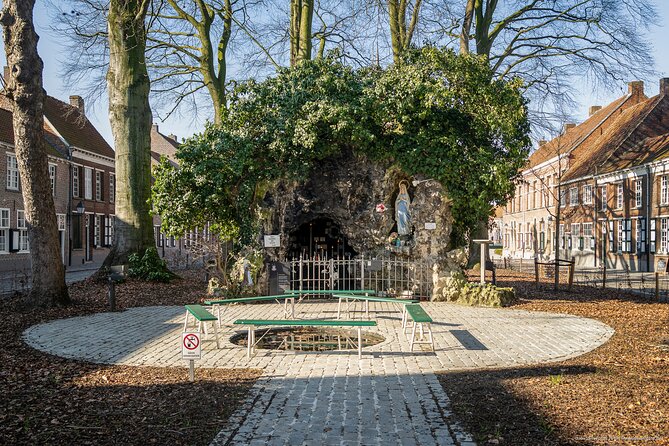 Turnhout Scavenger Hunt: Smartphone Guide and Game  - Flanders - Suitable for Large Groups