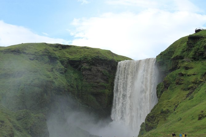 Two Days of Magnificent South Coast With Ice Caves and Northern Lights - Accommodation and Dining Experiences