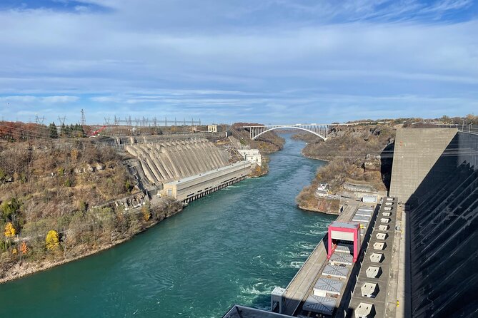 USA Winter Journey: Crossing Borders to Experience Niagara Falls - Preparing for the Weather