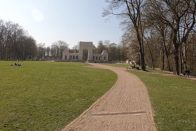 Versailles: Path of the Heroes on Original Electrics 2 Wheels - Review Highlights