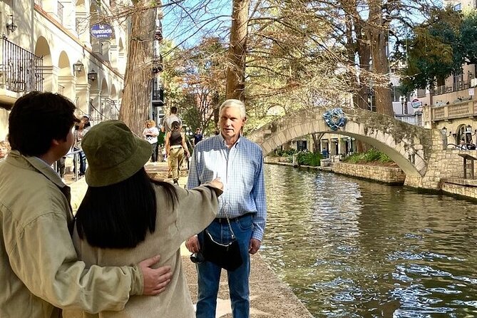 Walking Tour Along the San Antonio Riverwalk And Around Downtown - Guides Expertise and Personalization