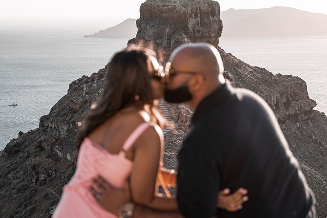 1 Hour Private Couple Photoshoot in Santorini - Capturing Romantic Moments